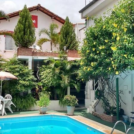 Chale Mineiro Hostel & Pousada ベロ・オリゾンテ エクステリア 写真
